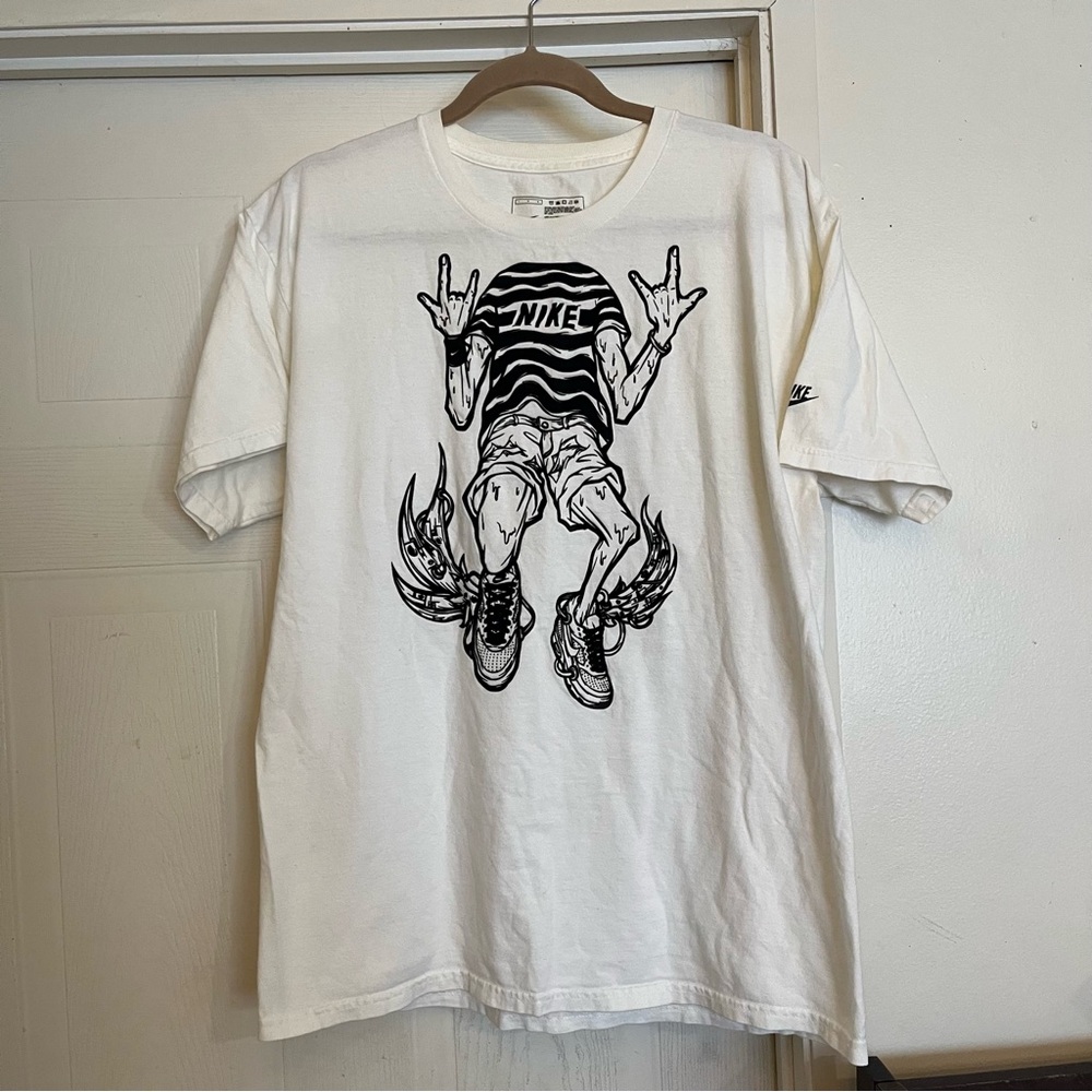 Nike Crushed Velvet Graphic White T Shirt Rare Print Large Streetwear Sneakers